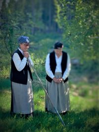 Annika (Barbro Johansson) och Kersti (Maria Ottosson) i v&auml;ntan. Foto: &Aring;se Eliason Bjurstr&ouml;m.